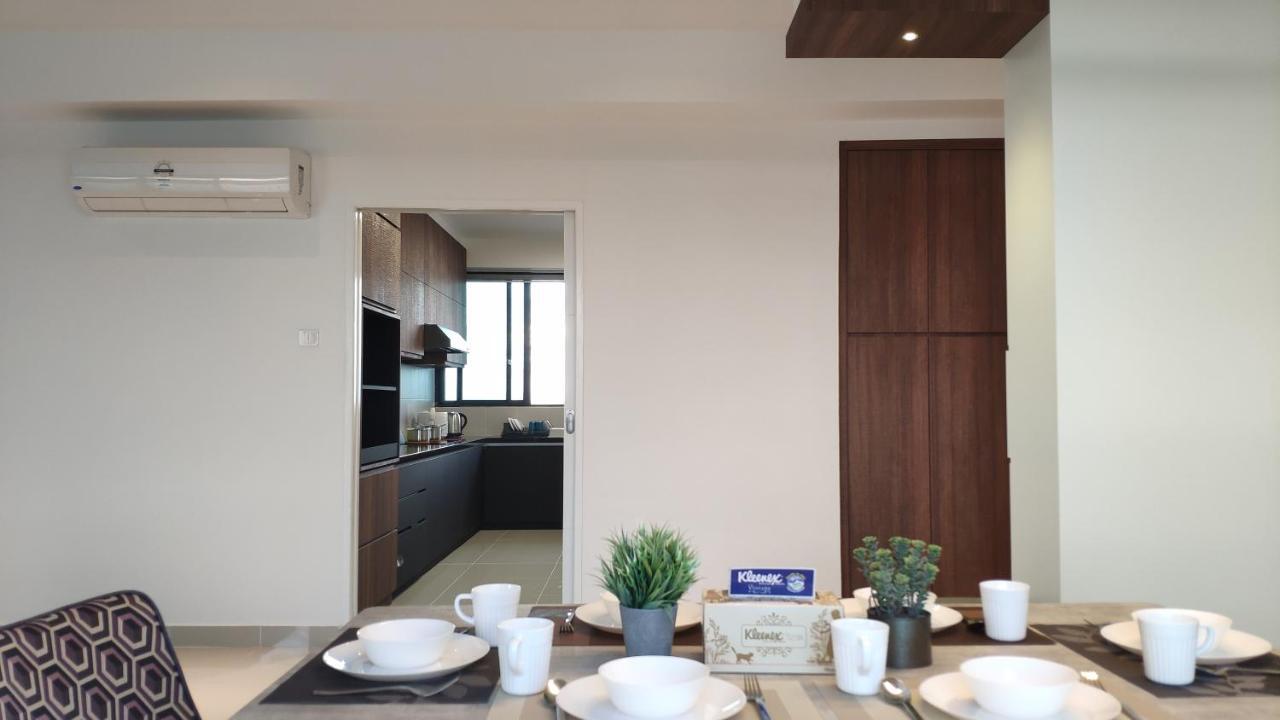 Chic 3 Bedroom Apartment